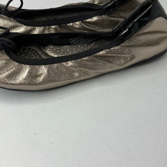 Dexflex Womens Comfort Shoes Flats Metallic Gold Round Toe Size 8 - Picture 3 of 6